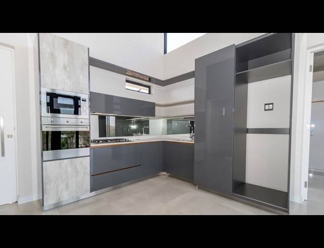 2 BEDROOM PROPERTY TO RENT IN HOUGHTON ESTATE